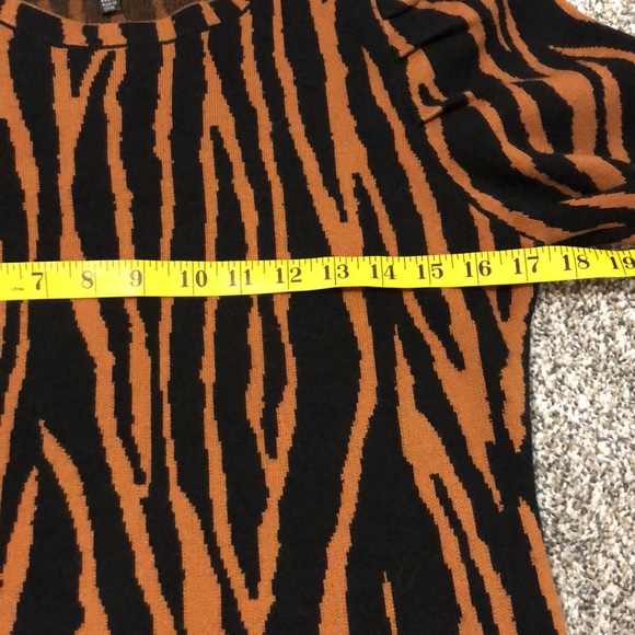 LucyParis animal print sweater size large. - Picture 8 of 9